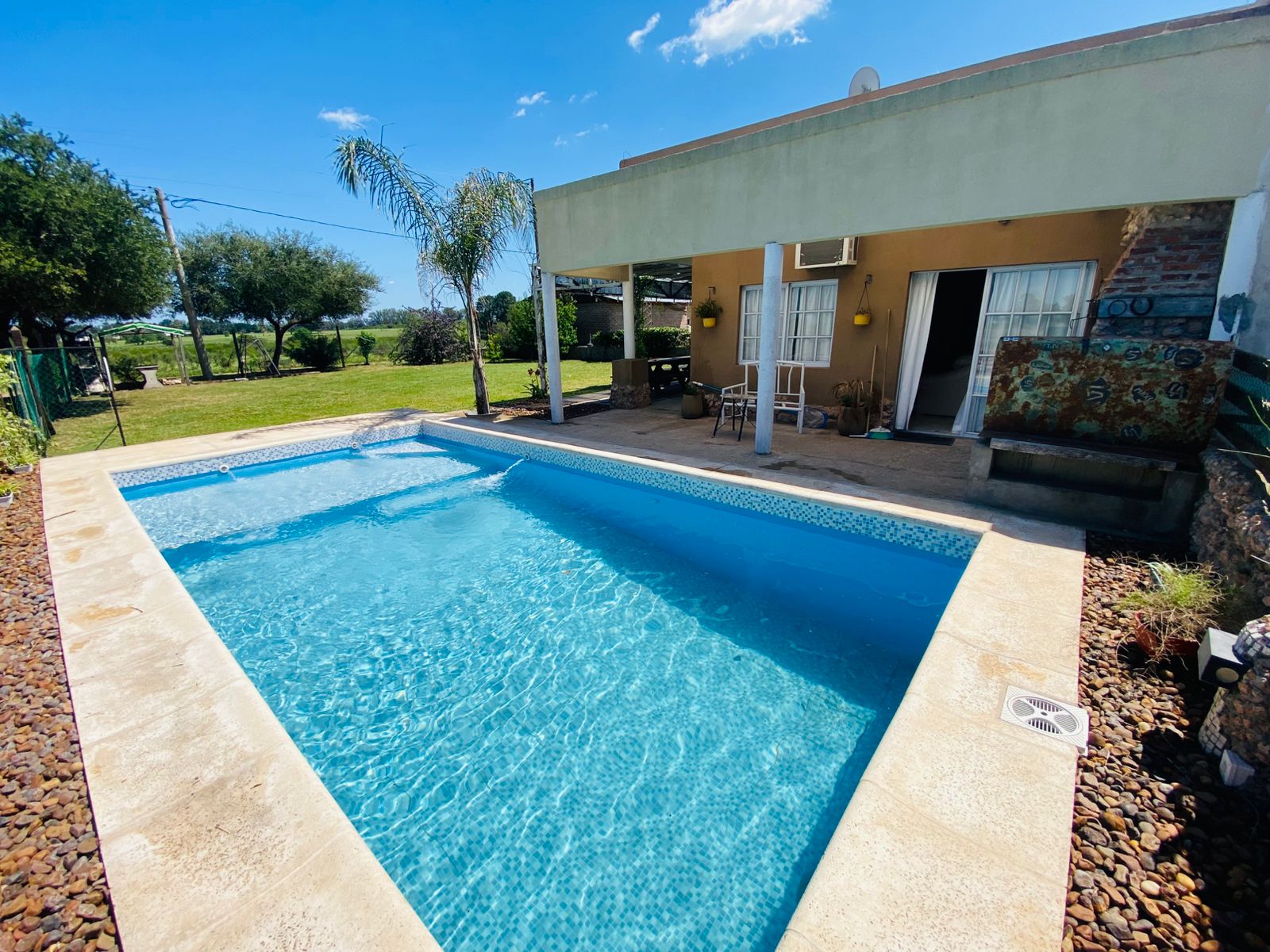 Piscina de agua cristalina